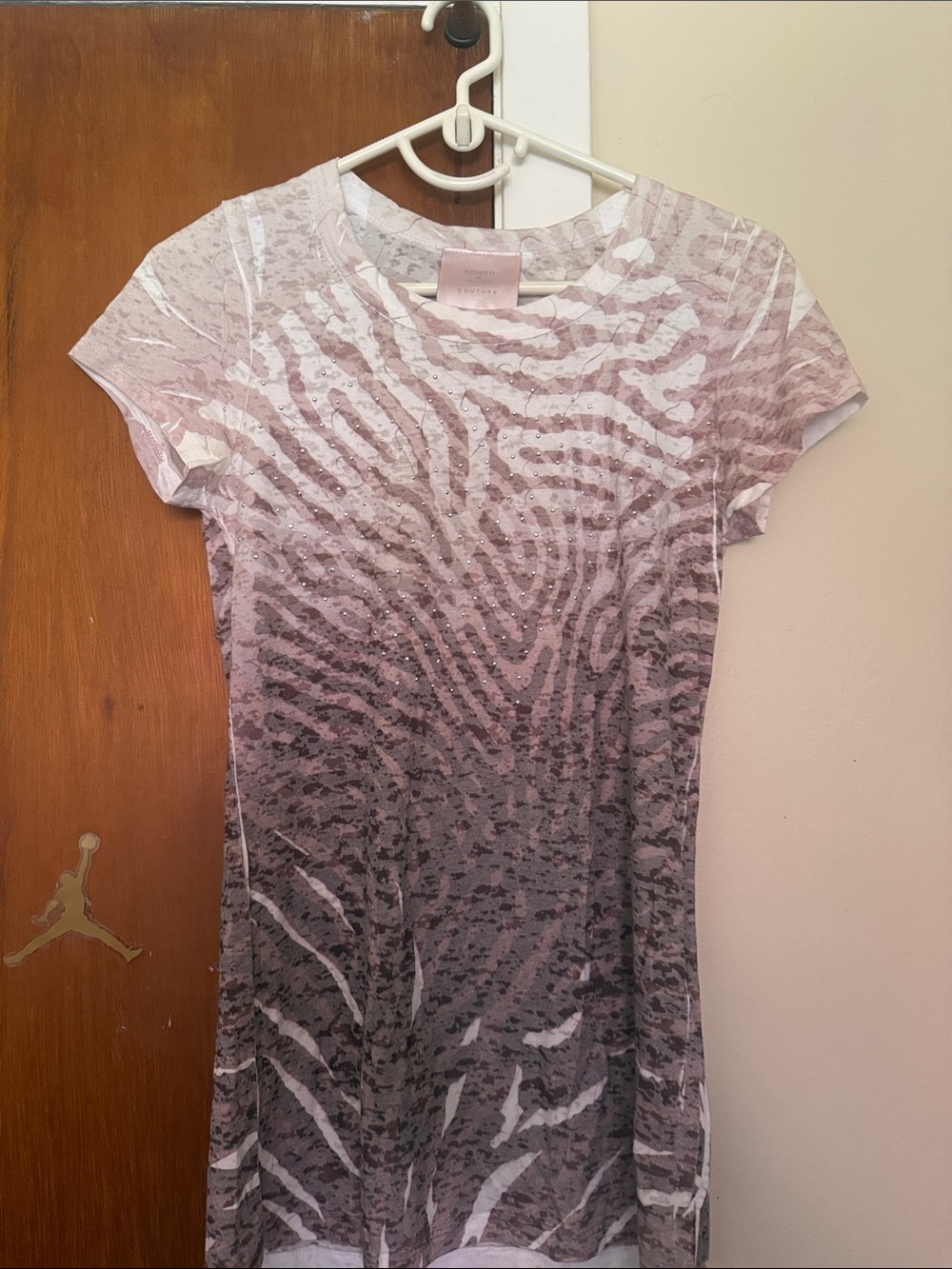 Romeo & Juliet Couture Short-Sleeve Zebra Print Tee in Light Pink and White